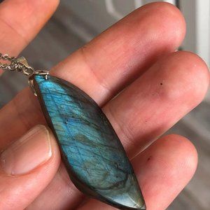 Labradorite gemstone pendant with chain